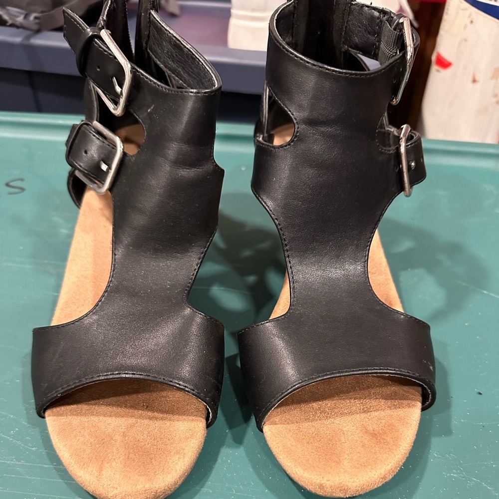 Croft and Barrow Ortholite wedge sandals size 7